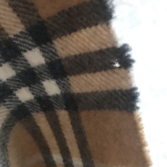Burberry Cashmere Scarf - Picture 7 of 7